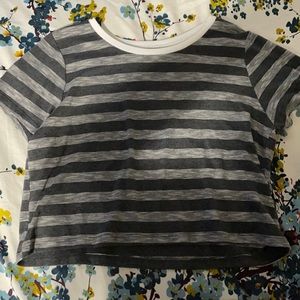 Grey striped cropped tee shirt
